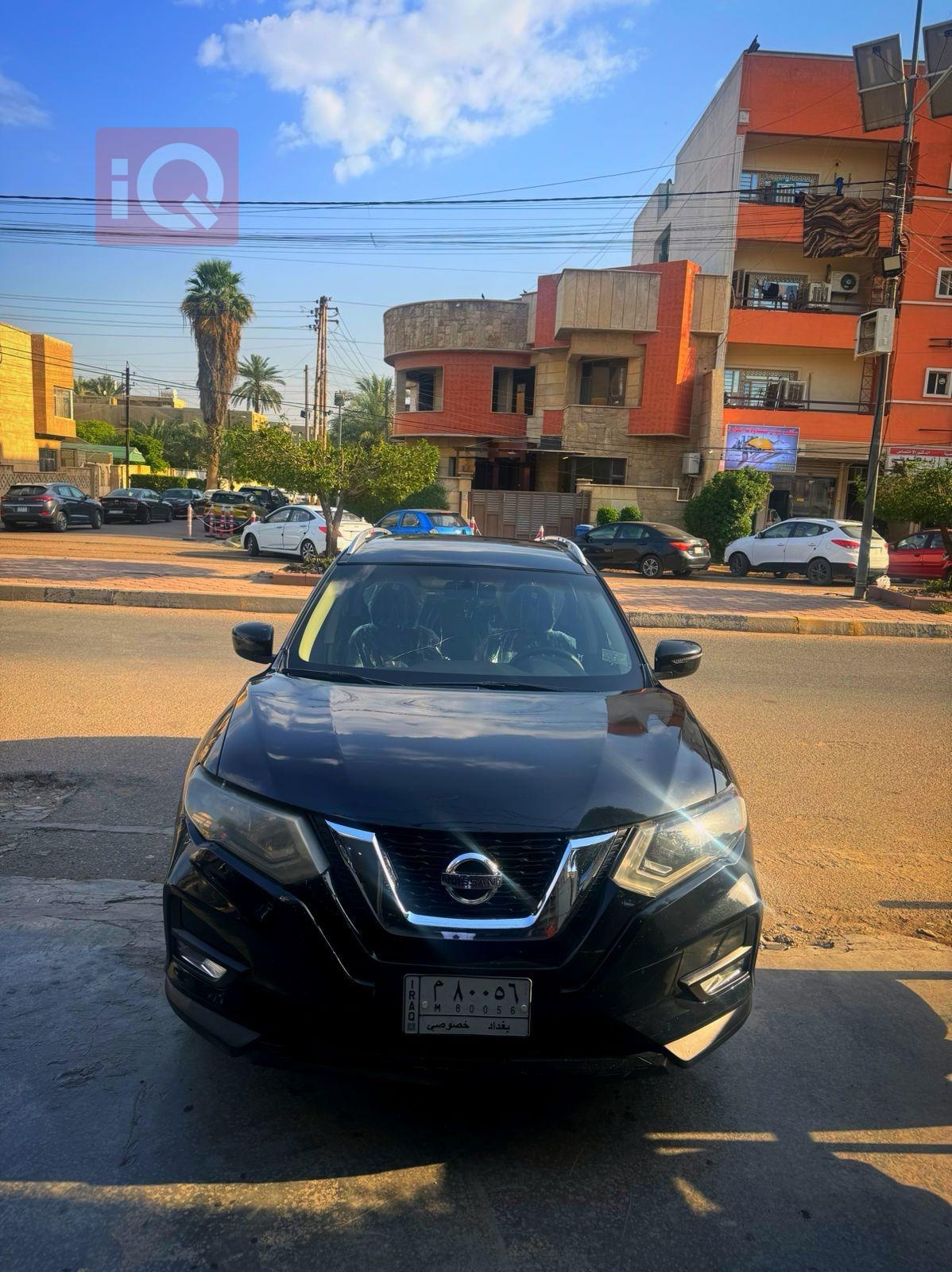 نيسان روج